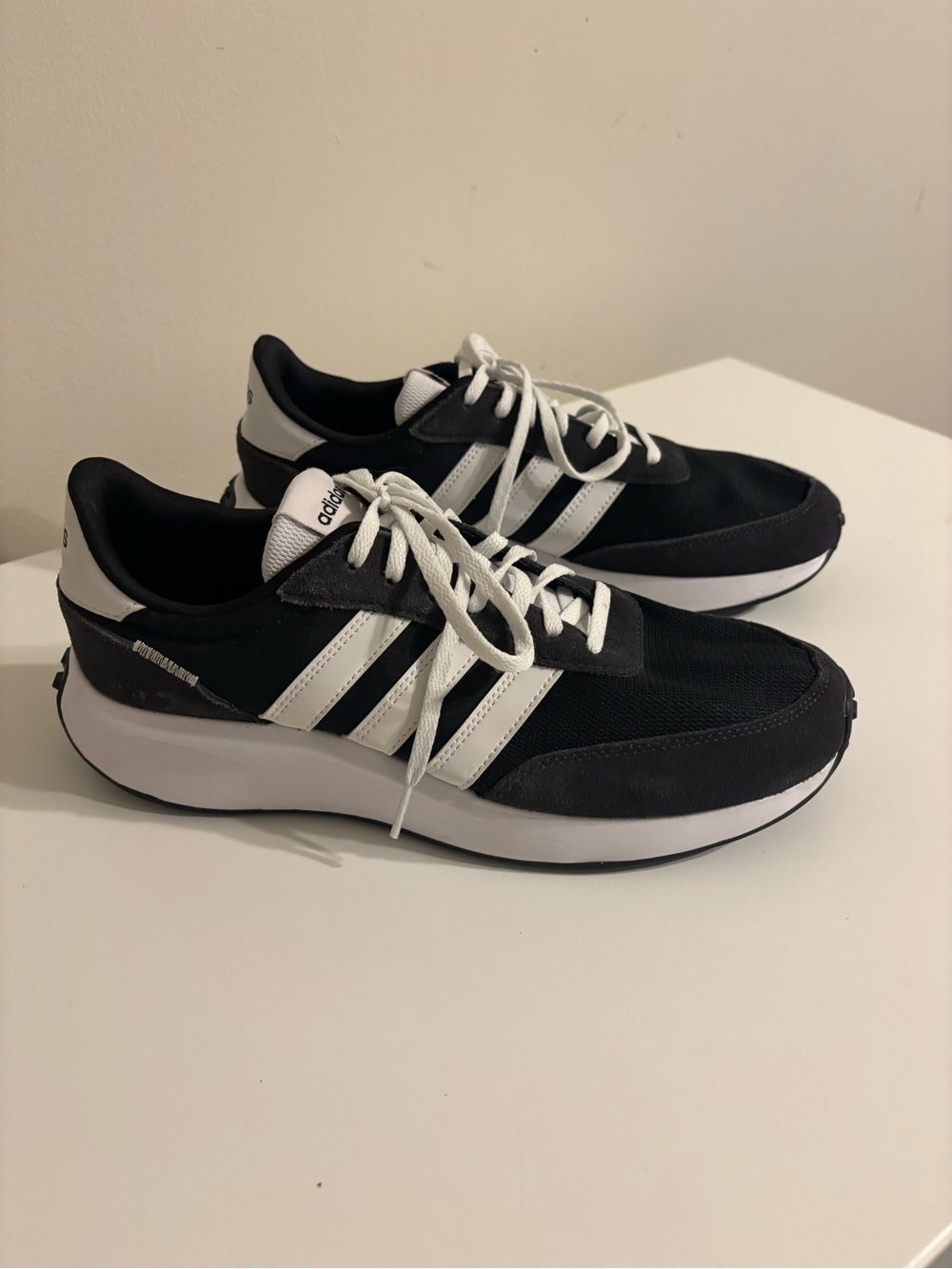 Adidas Men’s Size 9 Black White Gray Retro Running Sneakers Suede SPG 753001